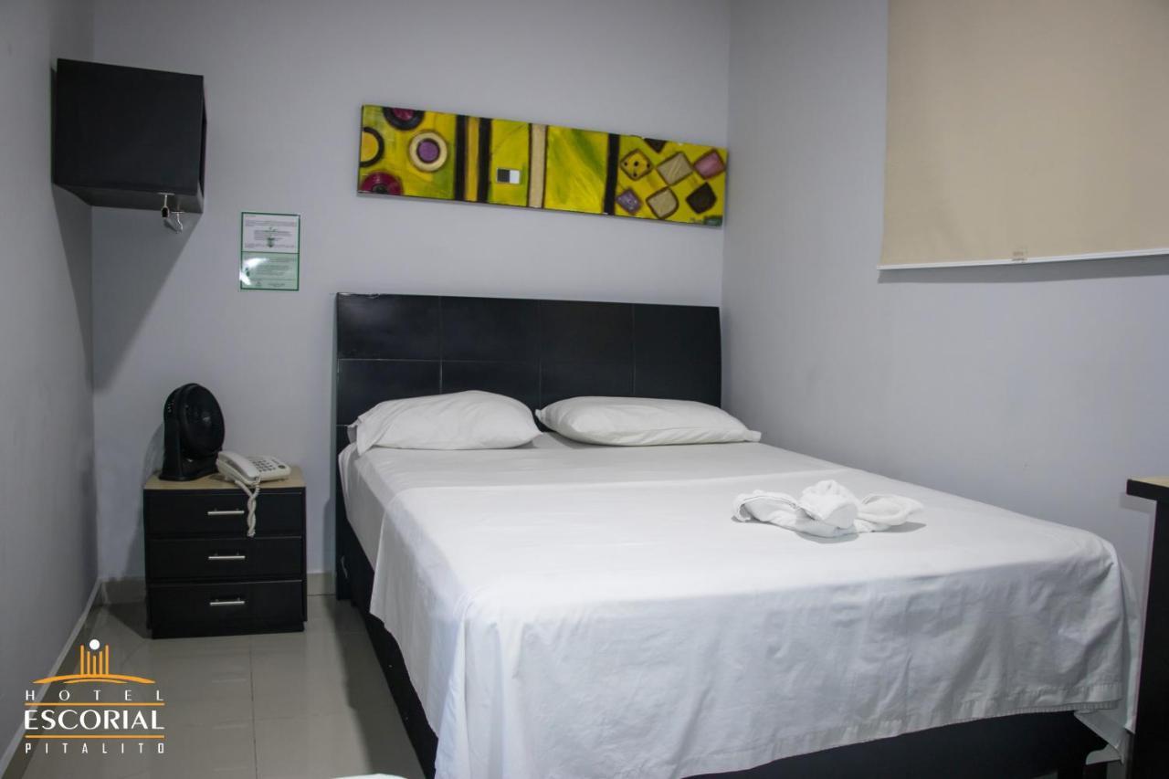 Hotel Escorial Pitalito Bagian luar foto
